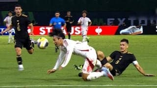 「恥ずかしい」上田綺世への“危険タックル”で一発退場！メキシコ主将に批判殺到「酷い」「親善試合でVARって…」