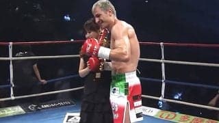 「全然変わらない」「美人すぎる」格闘技の会場に元国民的アイドルの姿「イチャイチャすなw」ツッコミの声も