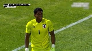 人間やめてる！？ 日本代表GKの“超反応セーブ”にファン驚愕「ザイオン神だ」「反応も伸びも凄い」至近距離弾を弾いた瞬間