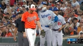 どうした？ 大谷翔平、表情がいつもと違う…「怒ってる？」「気合入ってる」ヒット直後の“変わった”デコルテポーズ… ファン騒然「チームの危機を感じてる」