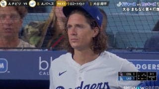“ドジャースの王子”がまさかの表情「顔w」「口あんぐりw」同僚へのハプニング…危険な死球に驚愕するシーン