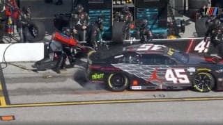 「給油缶引きずりかけた」レース中に起きたまさかのトラブルに「大丈夫か」「ガス缶がつながって…」放送席騒然