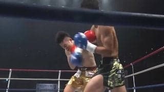 「モロに喰らった」テンプル打ち抜く右フックKO 一瞬“フリーズ”→前のめりに崩れ落ちる