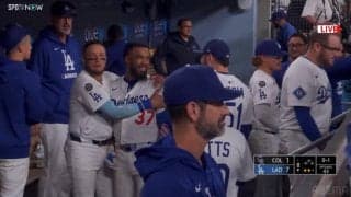 この笑顔が見たかった！ ド軍の“お調子者”が復活の連続アーチ→大谷翔平も“バンザイ”ベンチ総出で祝福の一部始終