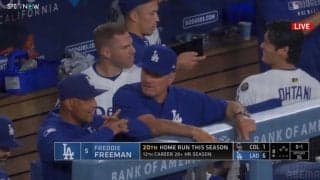 大谷翔平がフリーマンに“お辞儀がえし”パフォーマンス…豪快ホームラン直後にカメラが捉えた“ほっこり”やりとり