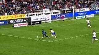 「三笘だけは別格」三笘薫、急加速の縦突破→ノールックのクロスで好機演出「あの体勢から上げ切るのすごい」ファンが沸いた瞬間