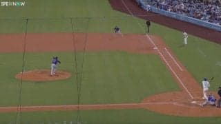 球場騒然！ 大谷翔平、爆速打で“想定外のハプニング”「怖すぎ…」相手野手のグラブを弾き飛ばす一撃「捕れる選手いないだろ」