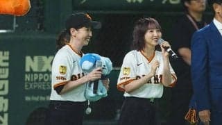 スカートふわ…“満点”投球が「可愛すぎる」　東京Dに降臨した2人の美女「野球経験者!?」