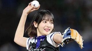 美女の豪快すぎる脚上げ投球に神宮どよめき　今季2度目…“役満ボディ”に球場くぎ付け