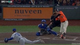 山本由伸、“33センチ変化”大きく曲がる魔球カーブに「キレッキレすぎる」「エグイな」 相手打者が体勢を崩す…衝撃の一球