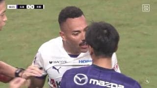 19歳のU20代表MFが京都の怪物FWと一触即発「何したん？」「かっけーな」味方への危険タックルに怒りのフェイスオフ