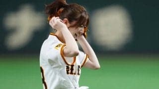 ポニテぎゅっ…ふんわり投球に“赤面”も「可愛すぎ」　溢れる透明感に悶絶「大好き」