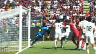 意見が真っ二つ！ 鈴木彩艶の失点は「バウンドむずい」「弾く場所が悪すぎた」元日本代表GKの見解は？「手が先に…」