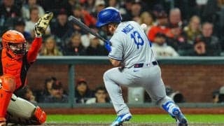 ド軍マンシーに頭部死球、151キロが直撃　すぐに立ち上がり出場続行も守備から交代