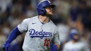 危ない！ド軍マンシーに頭部死球 151キロが直撃も立ち上がり球場は喝采、プレー続行の気迫