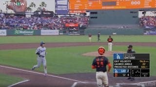 着弾まで約3秒…大谷翔平、184キロ驚速49号で「もうセンターも見送っている」 敵軍外野手は即“確信”、バックスクリーンへ一直線