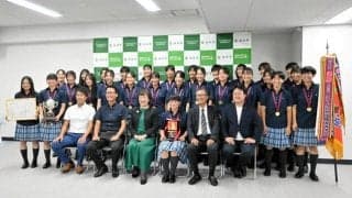 クラーク国際仙台が高校女子硬式野球のユース大会3連覇　市長に報告