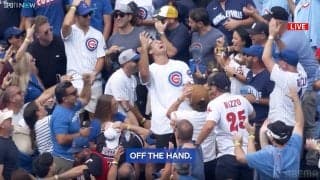 「なんで獲らなかった」元カブス“名手”が球場観戦→21歳新人の初HRが飛んでくるも落球！ 大反響の瞬間に本人「手からこぼれ落ちちゃった」