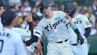 阪神ファンも困惑「なんで入るねん…」　佐藤輝の“理不尽弾”に脱帽「化け物だろ」