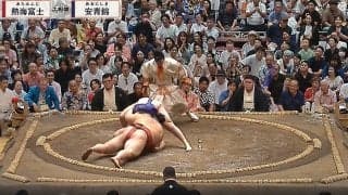 大相撲中継、大物アイドルが高須院長と「奇跡の2ショット」熱戦で見せた“対照的”リアクションが話題に