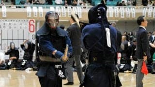 サラリーマン剣士らが武道館で熱戦　実業団大会に370チームが参加