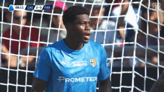 ワースト採点が続出…鈴木彩艶に現地メディアが辛辣「ネガティブな主役だ」「集中してなかった」ミスも絡んで痛恨２失点