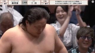 まさかの“お尻ペンペン”？ オールバック人気力士、相手を仕留めた瞬間に「信じられない！」「アンビリーバボー！」ファン沸騰
