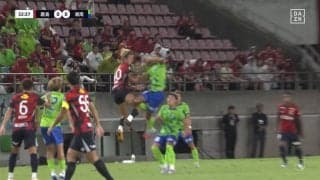 「大丈夫か？」鈴木優磨、空中戦で衝突→顔面流血でスタジアム騒然「顔面にヘディングくらったぞ」
