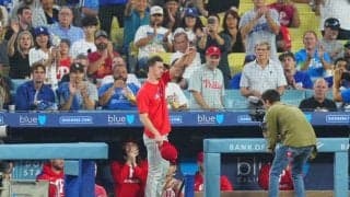 WS胴上げ投手→新天地解雇でまさかの再会　大谷元同僚が談笑…ド軍本拠地で地区制覇