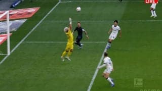 「それ届くのか！」日系人GKの“大ジャンプ→指先タッチ”をファン称賛「触らなきゃドンピシャ」長田澪がピンチ回避の瞬間