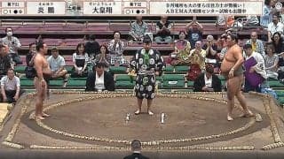 「めっちゃ映ってるw」大相撲中継、ミュージシャンがまさかの“ロックオン” 炎鵬の珍手白星が生んだ“ほっこり”珍事にネットざわつく