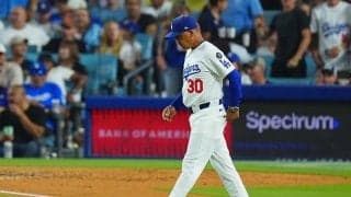 本拠地なのに…ロバーツ監督に特大ブーイング　大谷2勝目権利も、また救援失敗に悲鳴