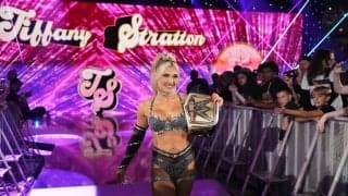 「完璧スタイル」“元体操”金髪女子レスラー、美腹筋“チラ見せ”私服オフショットに反響