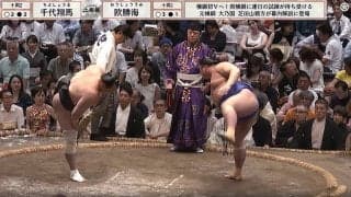 「ホントにお綺麗」大相撲、審判の“背後”にカリスマモデル降臨 “ひと際”目を引く存在感に「気品が」「横顔ステキ」ファン興奮