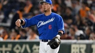 中田翔“最後の打席”は空振り三振　貫いたフルスイングに「最後まで大将であり中田翔だった」　2回途中の守備でベンチに退く