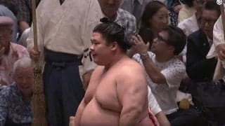 「お客さん髪型どうします？」宇良、投げた力士に“不思議”な動き 「最後美容院やん」「お客さんに顔見せてあげたんやな」ファンのツッコミ続々