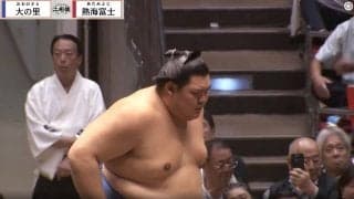 「声が静まるのを…」横綱の立ち合いで“残念な出来事”を受け実況ポツリ 「さすがにあり得ない」「立ち合いは静かに」ファン困惑