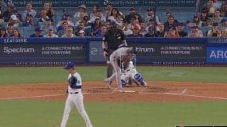 どこに怒れば… 山本由伸の魔球に“打者が混乱”「これは悔しい」「怖っ」マン振り三振にイライラ爆発→バットを叩きつける