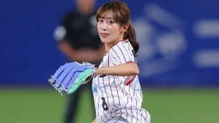 艶やか美肌…ショーパンアナの投球が「何て素敵」　抜群スタイルで神宮魅了に「超可愛いです」