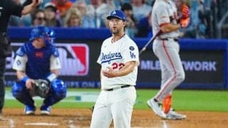 カーショー降板にLAファン総立ち　5回途中2失点で11勝目ならずも…本拠地最終登板、大谷とハグも