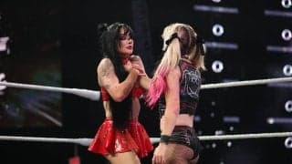 「どっちも可愛い」異質すぎる“ゴスロリ美女同士”のプロレス対決が実現…互いが溺愛する“ホラー人形”持ち込み怒られる場面も