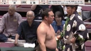 人気力士が信じられない格好に…「シン・マトリックスみたいになってる」「ポールダンスだ」“負けない気持ち”が溢れた驚愕の結末