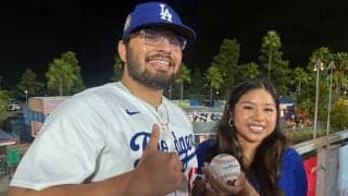 大谷53号、女性の頭に直撃も「大丈夫です！」　仲良しカップルが大興奮キャッチ