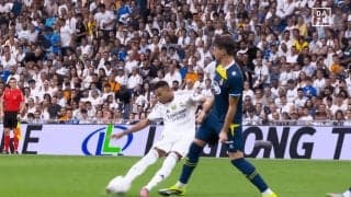 「違法レベルだ」最強エンバペ、“魔法のドライブショット”に世界震撼！「軌道が狂ってる」「ゲーム映像かと思った」GK唖然のスーパーゴール