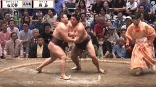 「めっちゃ目立つやん」大相撲客席、腕組みで鎮座する大物タレントの姿 「最後、口あんぐりだったw」