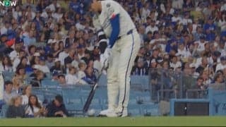 一体、何が起こった？ 大谷翔平、目を疑う“まさかの行動”「どうした」「笑ったw」試合中のリラックスしすぎた姿が話題に「たまにふざけるの好き」