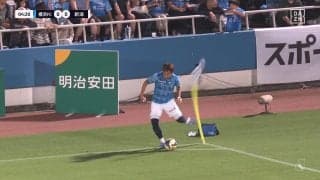 「何しとんねん」CKで起きた珍事にセットプレーの名手も呆然「おもろすぎる」ありえないミスにポカン顔の瞬間