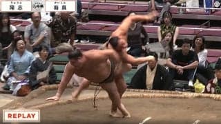 「すごい勝ち方した」土俵際で衝撃結末 館内騒然 砂かぶり席のファンはお口あんぐり