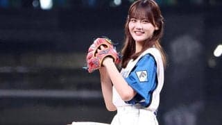 ミニスカふわり…エスコンに降臨した美女が大絶叫「わー！」　大暴投に照れ笑いも球場虜