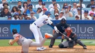 大谷翔平が「イチローやん」 泳がされながら「変態打ち」「今のでよく内野の頭超えるな」バット粉砕も“離れ業”